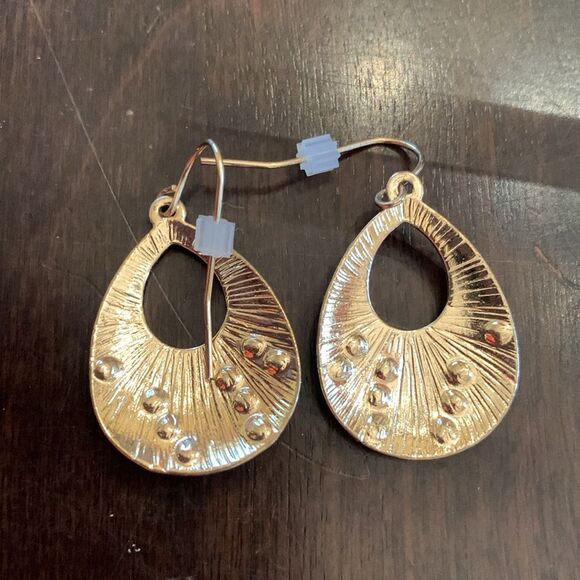 Black and gold teardrop earrings - Picture 3 of 4